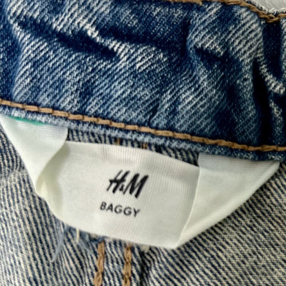 H&M Girls Baggy Fit Jeans – Distressed Light Wash - Picture 11 of 13